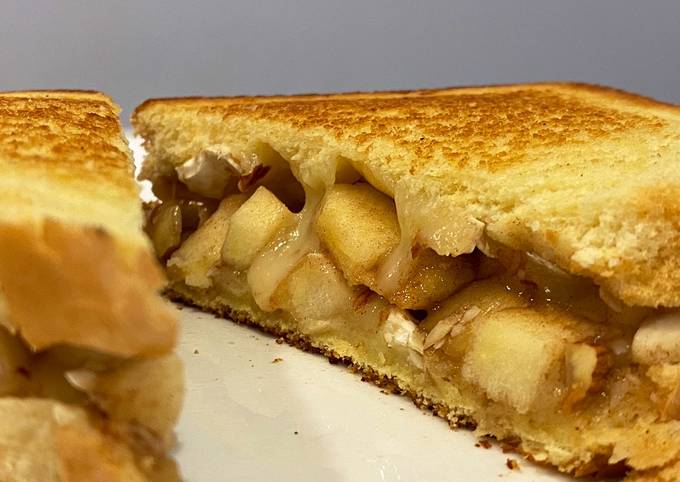 Step-by-Step Guide to Make Any-night-of-the-week Apple Brie Grilled Cheese 🧀