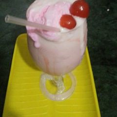 A picture of Strawberry vanilla milk shake.