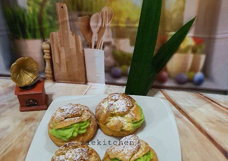 Soes Pandan Filling