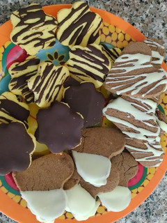 Una foto de ~ Galletitas de coco y chocolate Keto~