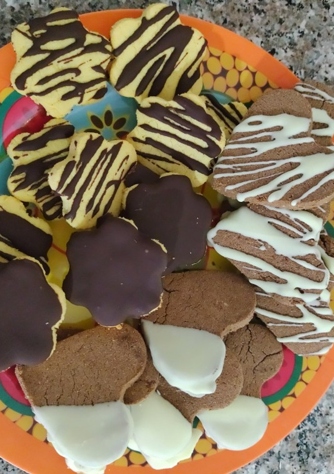 Una foto de ~ Galletitas de coco y chocolate Keto~