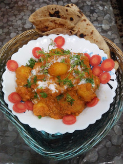 दम आलू (Dum aloo recipe in hindi) रेसिपी मुख्य फोटो