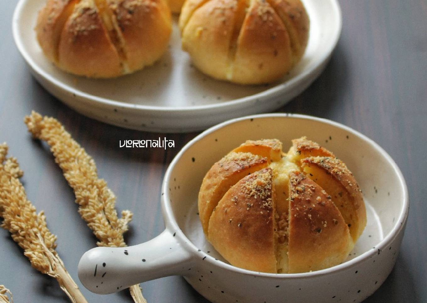 Korean Cream Cheese Garlic Bread