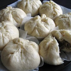 A picture of Nikuman (Steamed Pork Buns).
