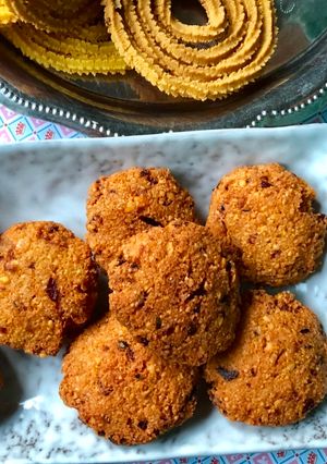 A picture of Ambode / Masala Vada.