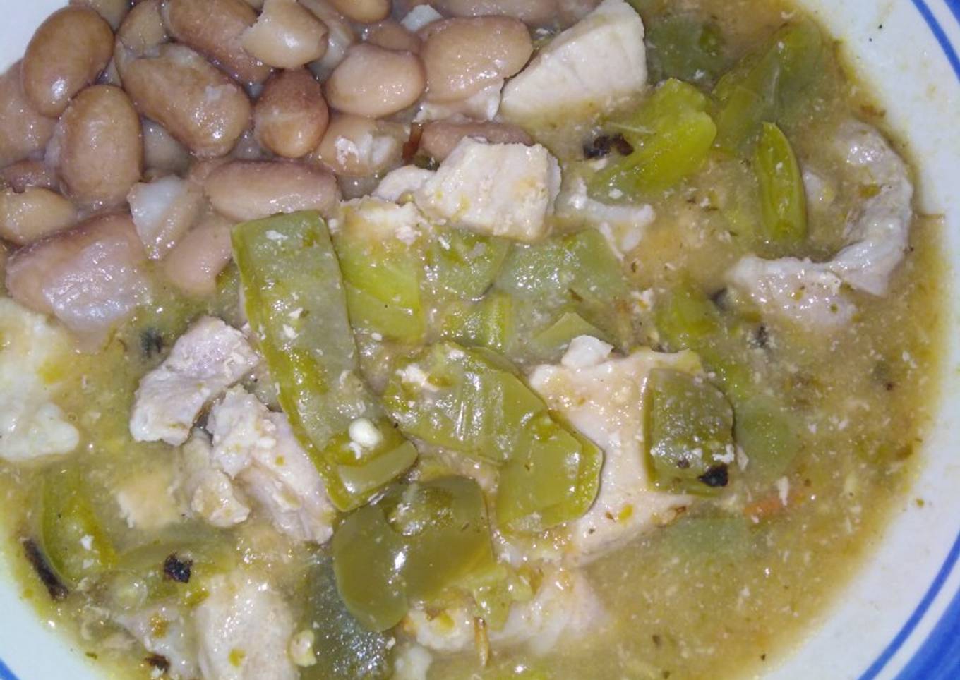 Puerco y nopales en salsa verde