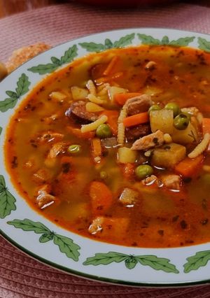 Zöldségleves gazdagon, sajtos kiflivel recept fotója