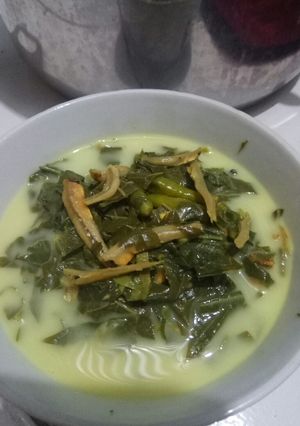 Foto resep Daun Singkong dan Ikan Teri Kuah Santan