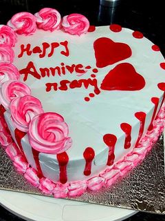 हार्ट शेप वेनीला केक इन बाटी कुकर(Heart shape vanilla cake recipe in hindi) रेसिपी मुख्य फोटो
