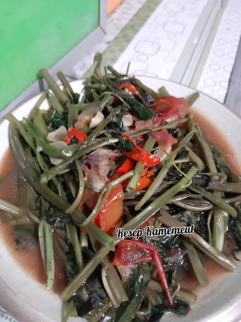 Cara Gampang Membuat Resep Cah kangkung saus tiram yang Bisa Manjain Lidah Anti Ribet, Uenak Banget