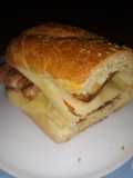 Σάντουιτς με μπριζόλα (left over steak sandwich)