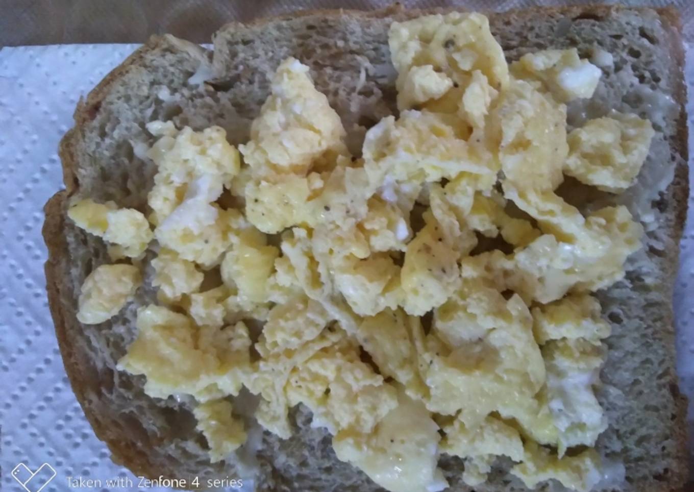Roti Gandum Telur Saus Keju