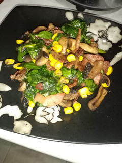 Una foto de Ensalada de espinaca con tocino