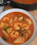 Caldereta de dorada con gambones
