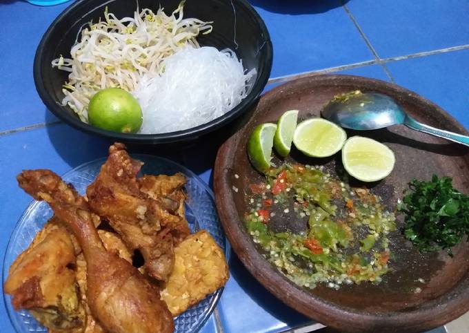 Soto ayam kuah bening