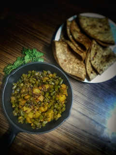 फ्रेंच बीन्स आलू की सब्जी (French beans aloo ki sabzi recipe in hindi) रेसिपी मुख्य फोटो