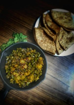 फ्रेंच बीन्स आलू की सब्जी (French beans aloo ki sabzi recipe in hindi) रेसिपी मुख्य फोटो
