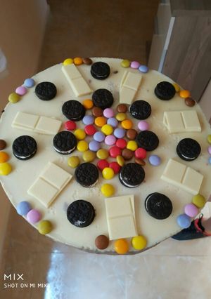 Una foto de Tarta de tres chocolates con base de galleta Oreo🎂🍫