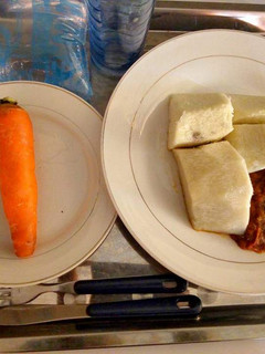 A picture of Boiled yam with carrot sauce.