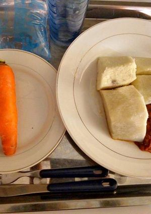 A picture of Boiled yam with carrot sauce.