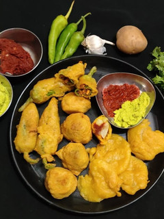 મયૂર ના ભજીયા (Mayur Bhajiya Recipe In Gujarati) રેસીપી મુખ્ય ફોટો