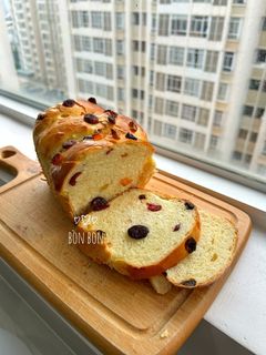 Hình của món Bánh Mì Trái Cây Sấy (Dried fruit bread).