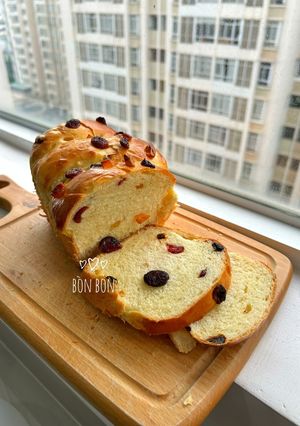 Hình của món Bánh Mì Trái Cây Sấy (Dried fruit bread).