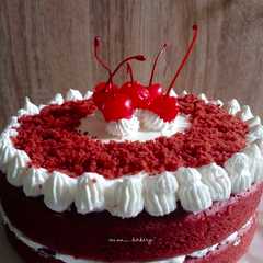 A picture of 61. Red velvet cake kukus.