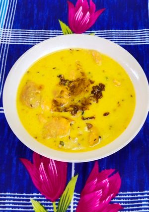प्याज वाले पकौड़े की कढ़ी (Pyaz wale pakode ki kadhi recipe in hindi) रेसिपी मुख्य फोटो