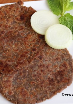 A picture of Ragi Jowar Pyaz Pudina Ki Roti.