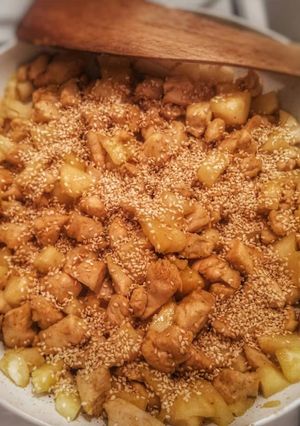 Ananászos - szezámmagos - chilis csirkemellkockák recept fotója