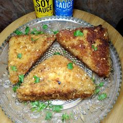 A picture of Chicken Mayo Triangles.