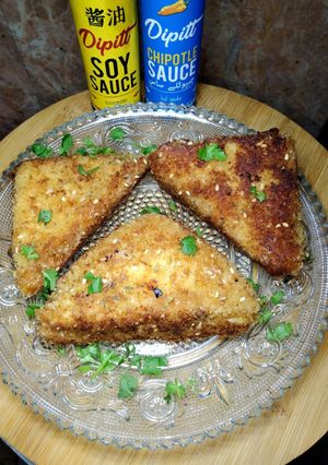 A picture of Chicken Mayo Triangles.