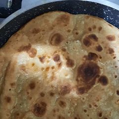 A picture of Khasta mazedar yummy gizaiyat s bhara paratha.