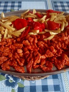 Una foto de Zorza con patatas al estilo B & N