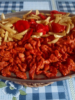 Una foto de Zorza con patatas al estilo B & N