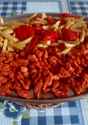 Una foto de Zorza con patatas al estilo B & N