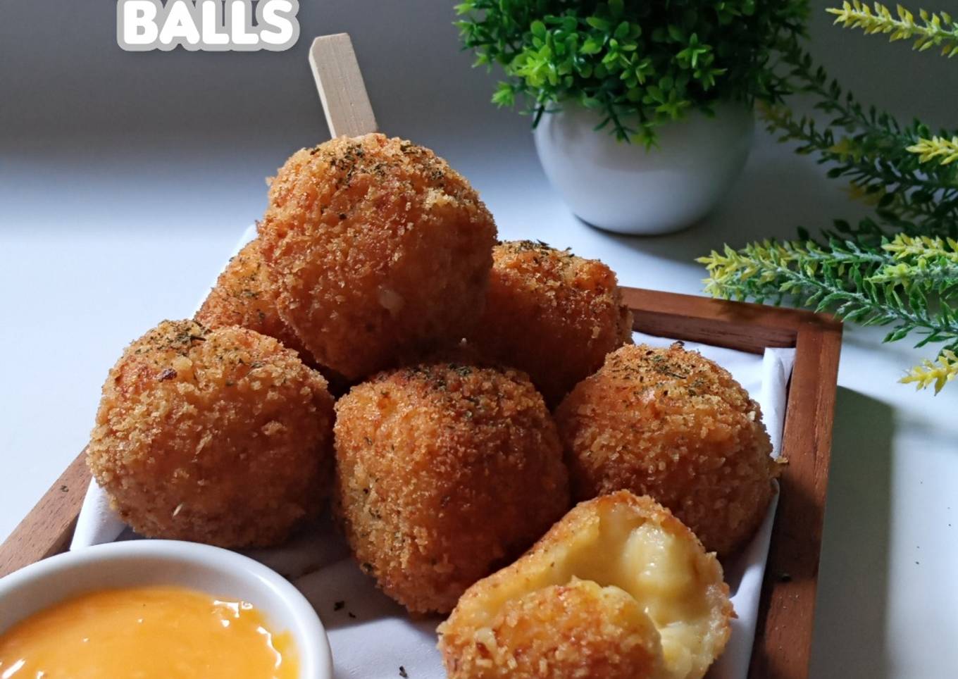 Macaroni and Cheese Balls