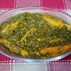 A picture of Palak and baby corn curry.