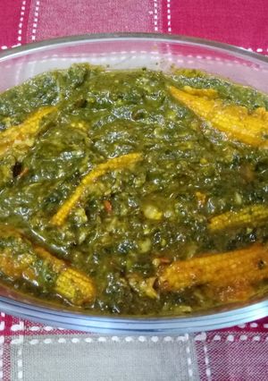 A picture of Palak and baby corn curry.