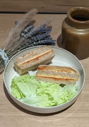 Une photo de Croque-monsieur façon pizza