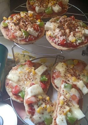 मिनी पिज़्जा(mini pizza recipe in hindi) रेसिपी मुख्य फोटो