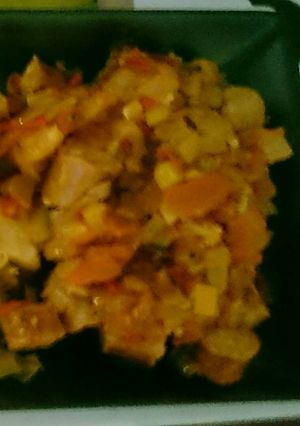 A picture of Pork sauages in tomato onion chilli sauce.
