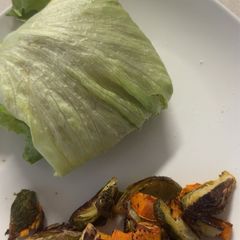 A picture of Turkey Burger Lettuce Wraps with Veggies.