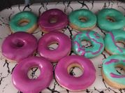 Una foto de donas al horno