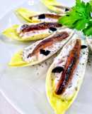 Endivias rellenas de anchoas y queso