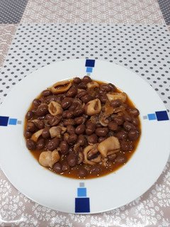 Foto principal de Alubias pintas a la marinera con caldo de marisco