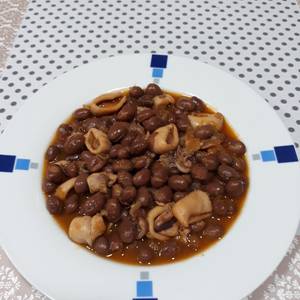 Alubias pintas a la marinera con caldo de marisco