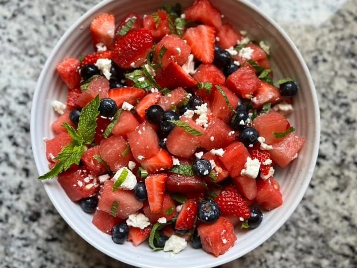 Easy Steps to Make *Mudah* Semangka strawberry blueberry feta dan salad mint which Delicious