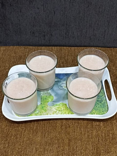 ચીકુ મિલ્ક શેક (Chikoo Milk Shake Recipe In Gujarati) રેસીપી મુખ્ય ફોટો